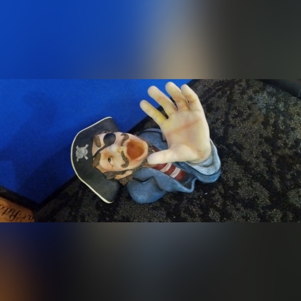 Ceramic Pirate Outstretched Hand put ur favorite bottle in his hand vintage1960s - Picture 2 of 5